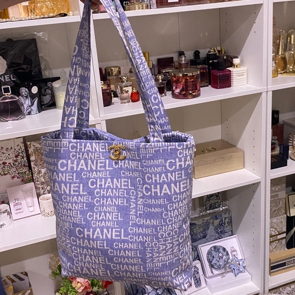 CHANEL Denim Blue Logo Turlock Tote - Picture 3 of 17